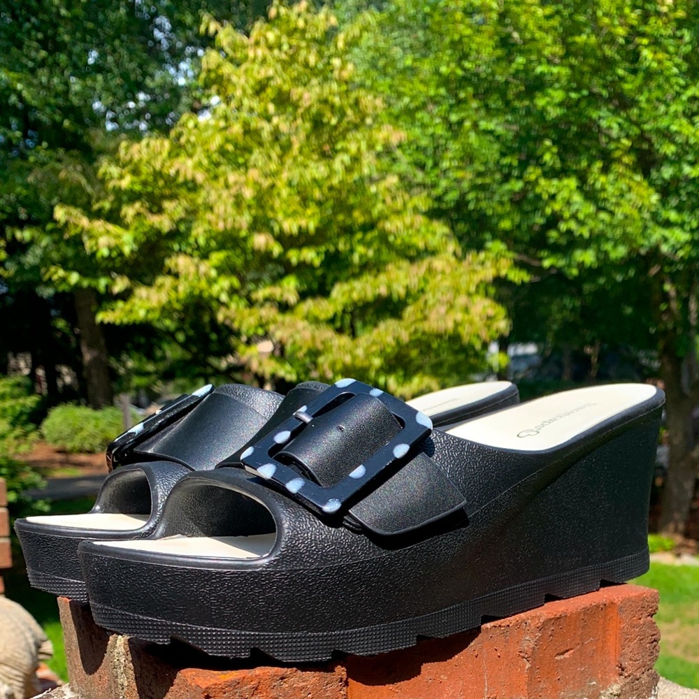 BareTraps Britney Wedge Sandals